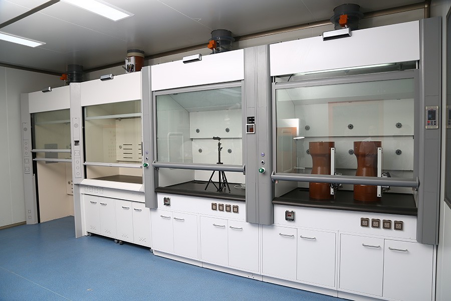 通风柜自动门是实验室中不可或缺的重要设备